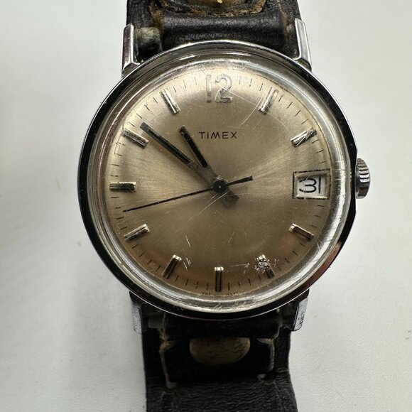 Vintage Timex Watch Men Silver Tone Beige Dial Date Manual Wind READ DESCRIPTION - Picture 2 of 8